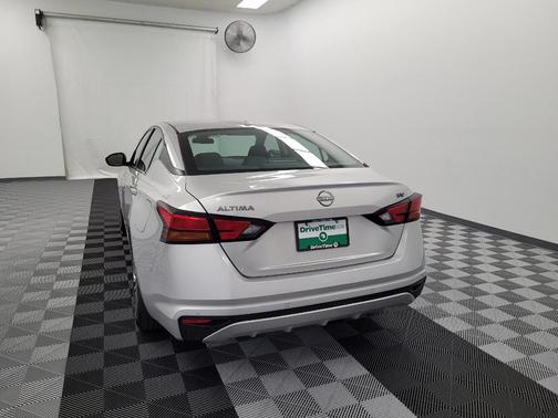 Brilliant Silver Metallic 2024 Nissan Altima 2.5 SV