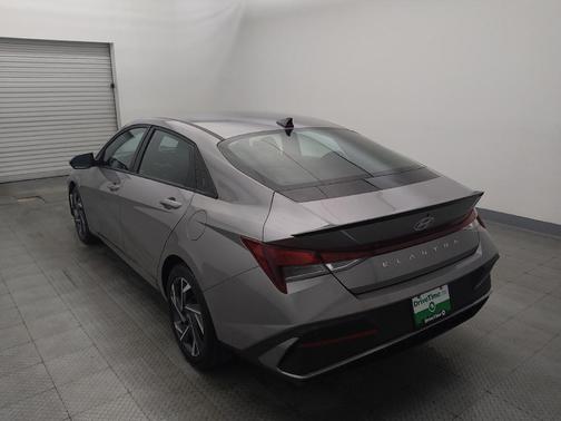 Fluid Metal 2025 Hyundai ELANTRA Sport