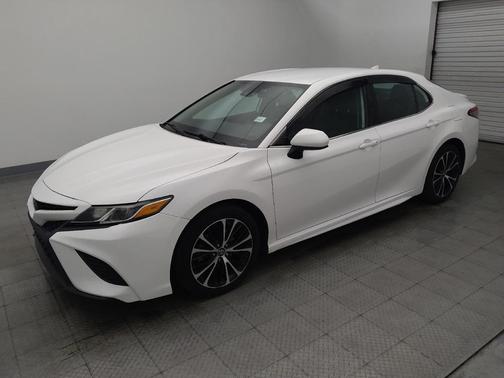 Super White 2019 Toyota Camry SE