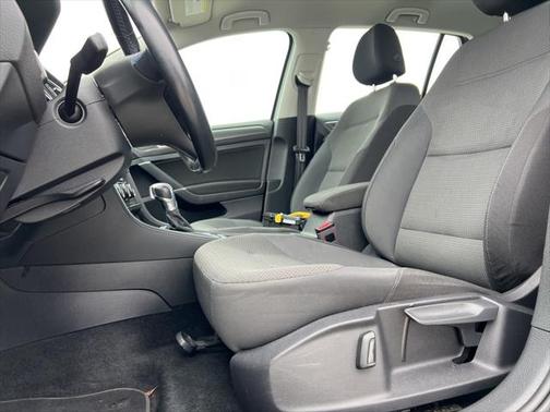 2018 Volkswagen e-Golf SE