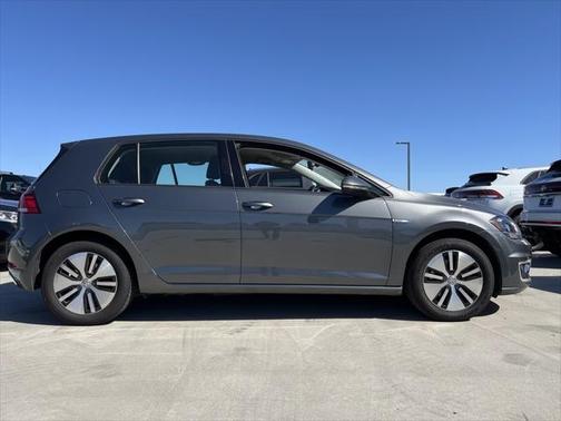 2018 Volkswagen e-Golf SE