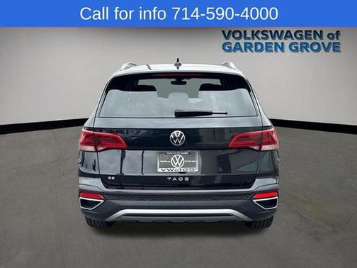 Deep Black Pearl 2024 Volkswagen Taos 1.5T SE