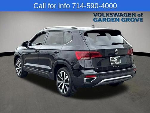 Deep Black Pearl 2024 Volkswagen Taos 1.5T SE