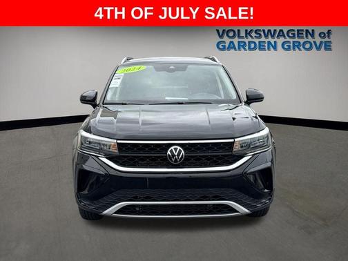 Deep Black Pearl 2024 Volkswagen Taos 1.5T SE