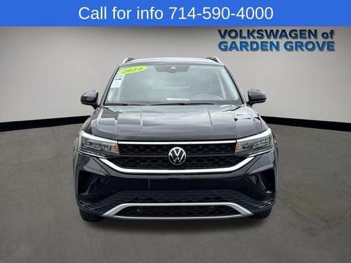 Deep Black Pearl 2024 Volkswagen Taos 1.5T SE