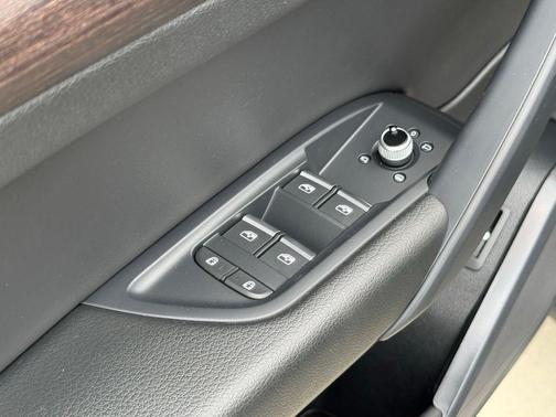 Manhattan Gray Metallic 2023 Audi Q5 40 Premium
