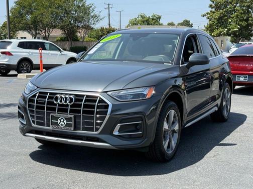 Manhattan Gray Metallic 2023 Audi Q5 40 Premium