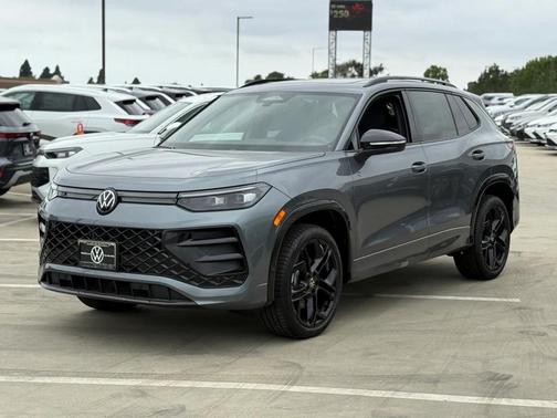 2025 Volkswagen Tiguan 2.0T SE R-Line Black 4MOTION
