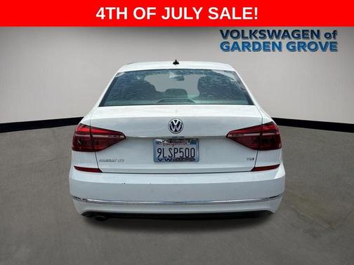 Pure White 2017 Volkswagen Passat 1.8T SE