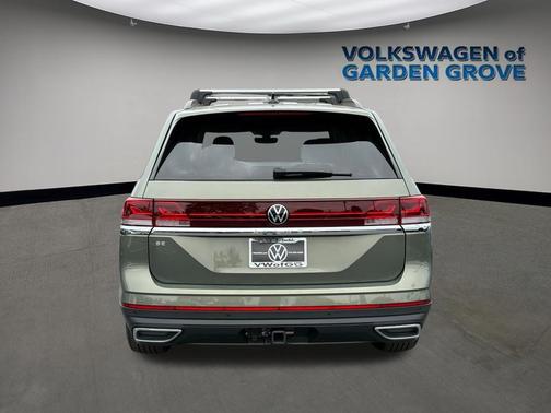 avocado green pearl 2026 Volkswagen Atlas 2.0T SE w/Technology