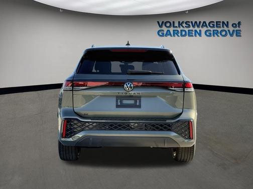 2025 Volkswagen Tiguan 2.0T SE R-Line Black
