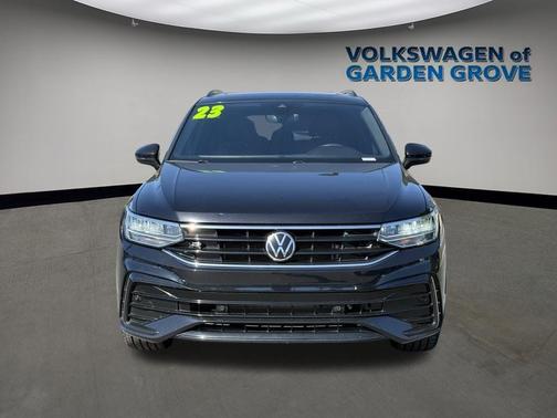 Deep Black Pearl 2023 Volkswagen Tiguan 2.0T SE R-Line Black