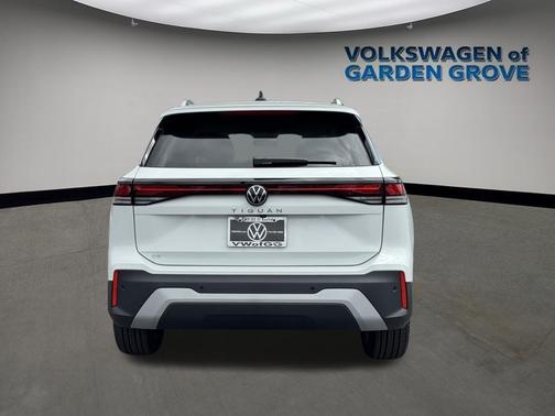 2025 Volkswagen Tiguan 2.0T SE
