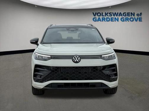 2025 Volkswagen Tiguan 2.0T SE R-Line Black 4MOTION