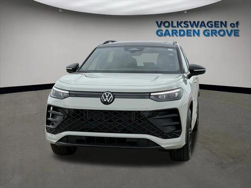 2025 Volkswagen Tiguan 2.0T SE R-Line Black 4MOTION
