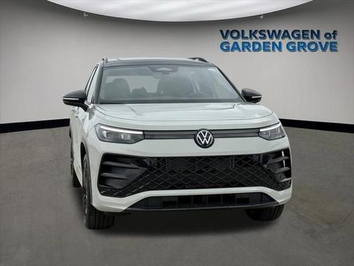 2025 Volkswagen Tiguan 2.0T SE R-Line Black 4MOTION