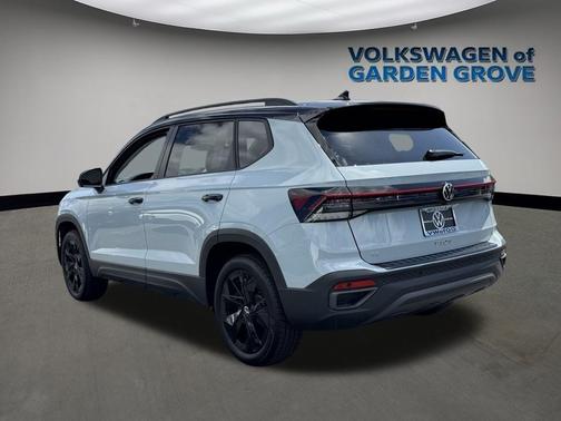 2025 Volkswagen Taos 1.5T SE Black