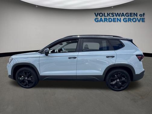 2025 Volkswagen Taos 1.5T SE Black
