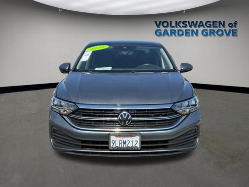 Platinum Gray Metallic 2024 Volkswagen Jetta 1.5T SE