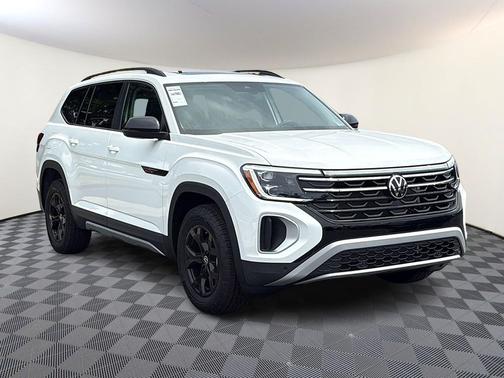 Opal White Pearl 2026 Volkswagen Atlas Peak Edition