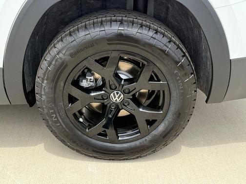 Opal White 2026 Volkswagen Atlas Peak Edition