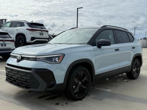 2026 Volkswagen Taos SE Black