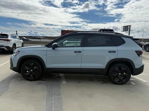 2026 Volkswagen Taos SE Black