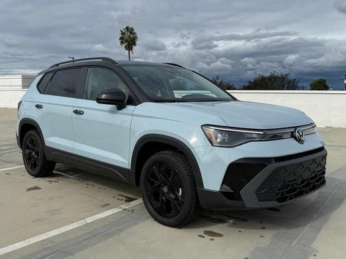 2026 Volkswagen Taos SE Black