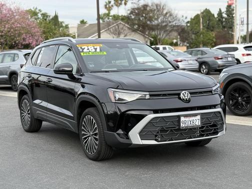 2025 Volkswagen Taos 1.5T SE