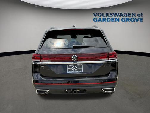 Deep Black Pearl 2026 Volkswagen Atlas 2.0T SE w/Technology 4MOTION