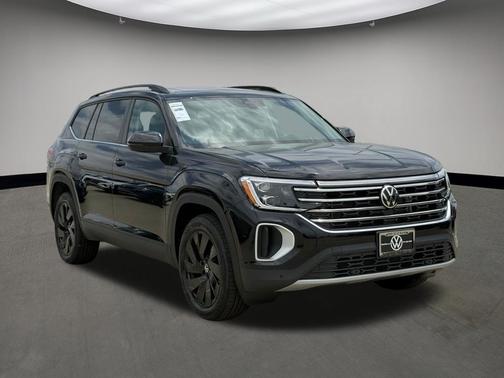 Deep Black Pearl 2026 Volkswagen Atlas 2.0T SE w/Technology 4MOTION