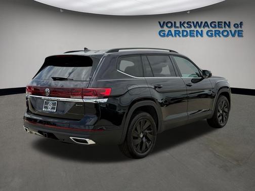 Deep Black Pearl 2026 Volkswagen Atlas 2.0T SE w/Technology 4MOTION
