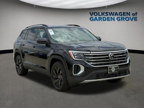 Deep Black Pearl 2026 Volkswagen Atlas 2.0T SE w/Technology 4MOTION