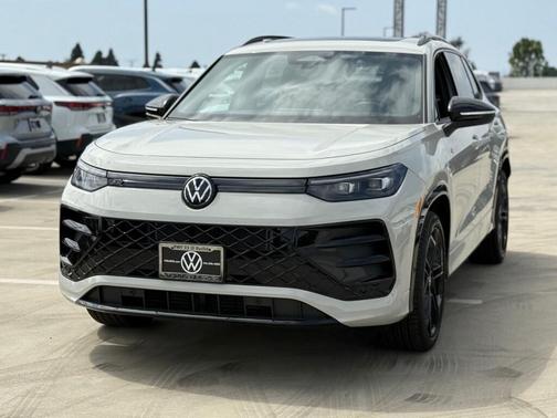 2025 Volkswagen Tiguan 2.0T SE R-Line Black