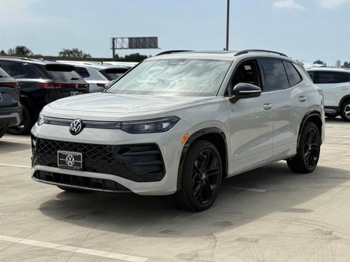 2025 Volkswagen Tiguan 2.0T SE R-Line Black