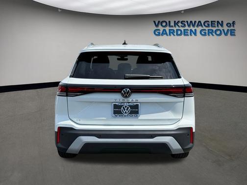 pure white 2026 Volkswagen Tiguan 2.0T SE