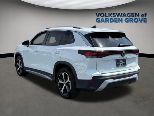 pure white 2026 Volkswagen Tiguan 2.0T SE