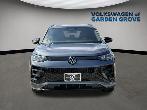 2025 Volkswagen Tiguan 2.0T SE R-Line Black