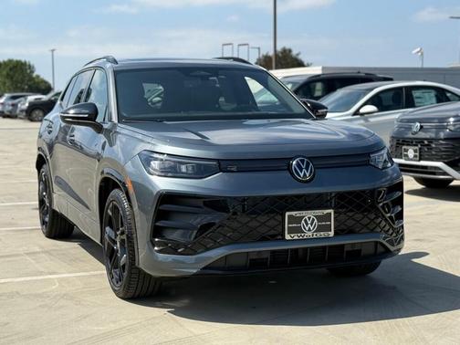 2025 Volkswagen Tiguan 2.0T SE R-Line Black