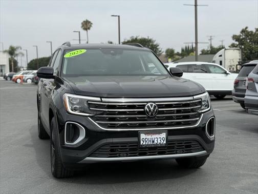 2025 Volkswagen Atlas 2.0T SE w/Technology