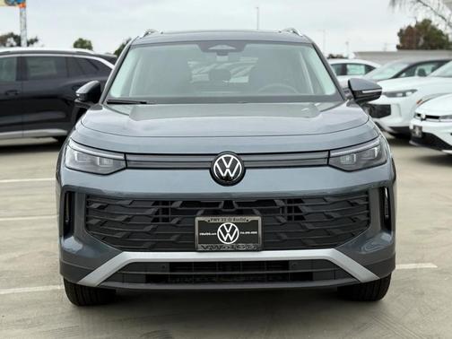 2025 Volkswagen Tiguan 2.0T SE 4MOTION