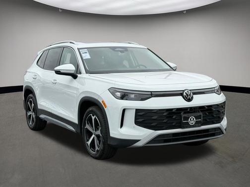 Pure White 2026 Volkswagen Tiguan 2.0T SE