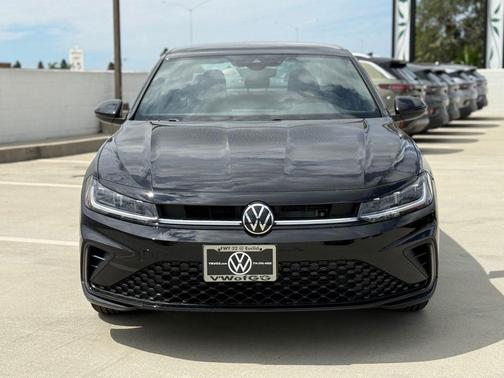 Deep Black Pearl 2026 Volkswagen Jetta 1.4T S