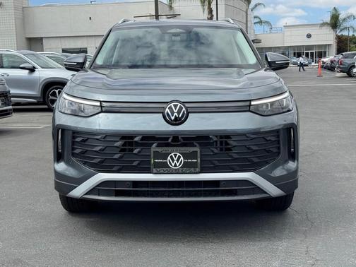 2025 Volkswagen Tiguan 2.0T SE 4MOTION