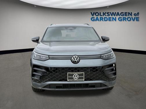 2025 Volkswagen Tiguan 2.0T SE R-Line Black 4MOTION
