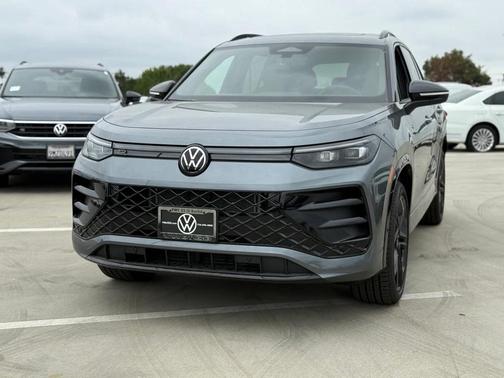 2025 Volkswagen Tiguan 2.0T SE R-Line Black 4MOTION