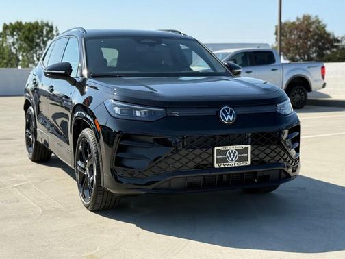 2025 Volkswagen Tiguan 2.0T SE R-Line Black
