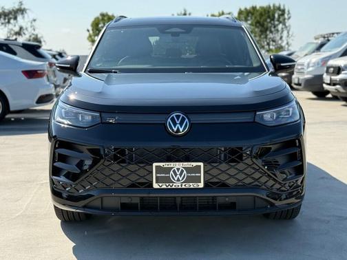 2025 Volkswagen Tiguan 2.0T SE R-Line Black