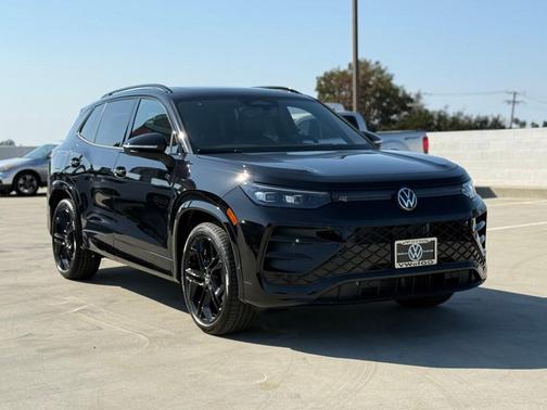2025 Volkswagen Tiguan 2.0T SE R-Line Black