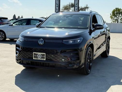 2025 Volkswagen Tiguan 2.0T SE R-Line Black
